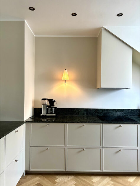 P1-Super Slim doors in painted MDF with a slim frame and a minimalist look.