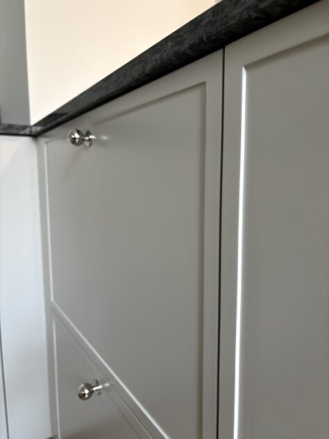 P1-Super Slim doors in painted MDF with a slim frame and a minimalist look.
