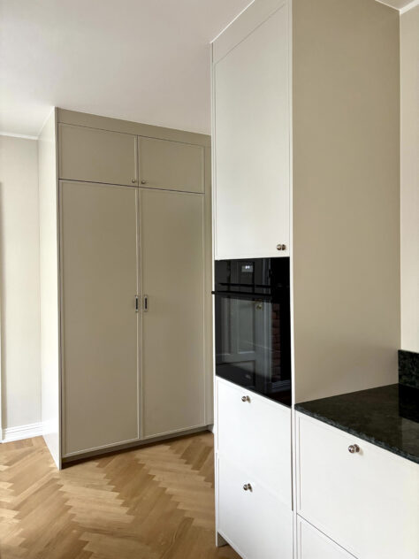 P1-Super Slim doors in painted MDF with a slim frame and a minimalist look.