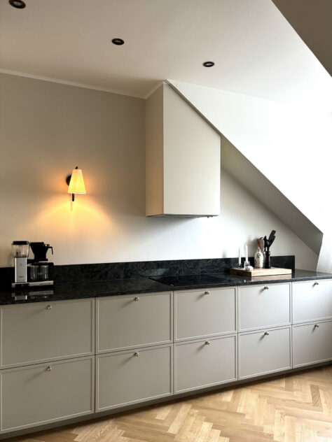 P1-Super Slim doors in painted MDF with a slim frame and a minimalist look.