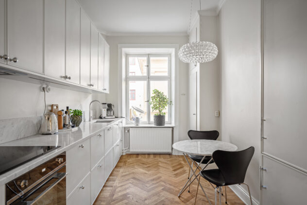 P1-Ultra Slim doors in painted MDF with an ultra-thin frame and a minimalist look.